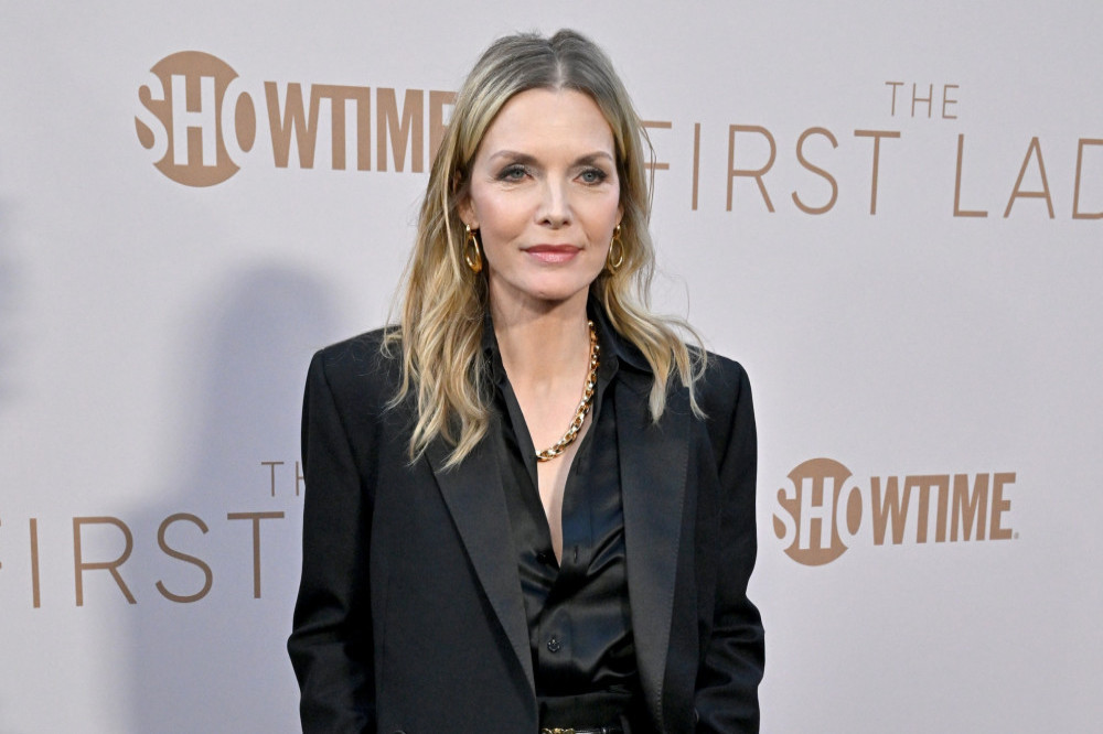 Michelle Pfeiffer is to lead the cast of 'Wild Four O'Clocks'