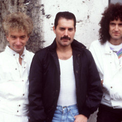 Queen started embracing mass-sing-alongs in the end