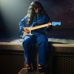 H.E.R. pays tribute to her musician father Kenny Wilson with her limited edition Fender Strat
