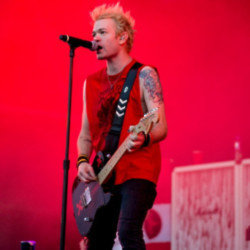 Deryck Whibley has been discharged from hospital after being treated for pneumonia