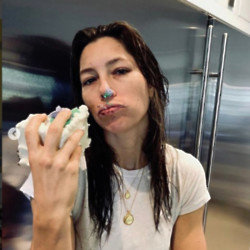 Jessica Biel likes to eat in the shower