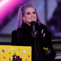 Kelly Osbourne has stepped into mother Sharon's row with Amanda Holden