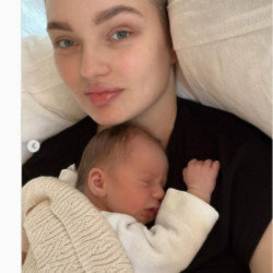 Romee Strijd and her new baby (c) Instagram