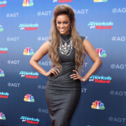Tyra Banks wore a dress weighing 40 pounds for Halloween