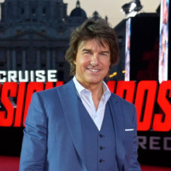Women prefer smiling men like Tom Cruise
