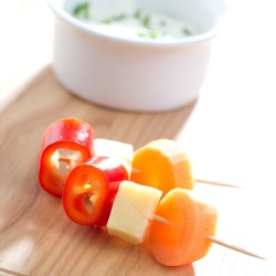 Tasty Snack: Red Pepper and Cheese Skewers with Dip